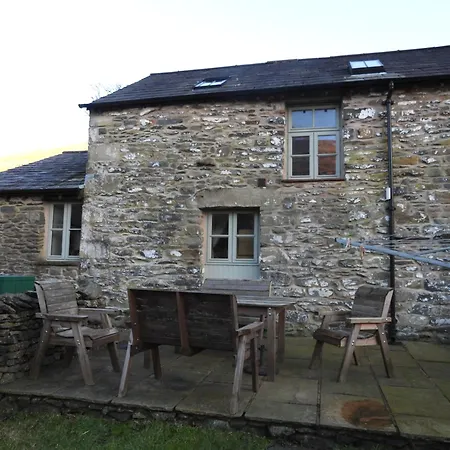 Apartment Oak Tree Nestled In The Hills Of The District And Yorkshire Dales