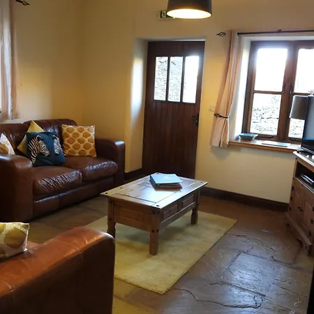 Oak Tree Nestled In The Hills Of The District And Yorkshire Dales Apartment Tebay (Cumbria)