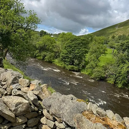 Oak Tree Nestled In The Hills Of The District And Yorkshire Dales Apartment Tebay (Cumbria)
