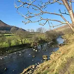 公寓 Oak Tree Nestled In The Hills Of The District And Yorkshire Dales 蒂贝
